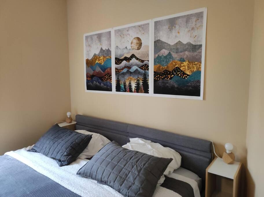 Le Logis Dans La Place De Deux Apartment Thouarce