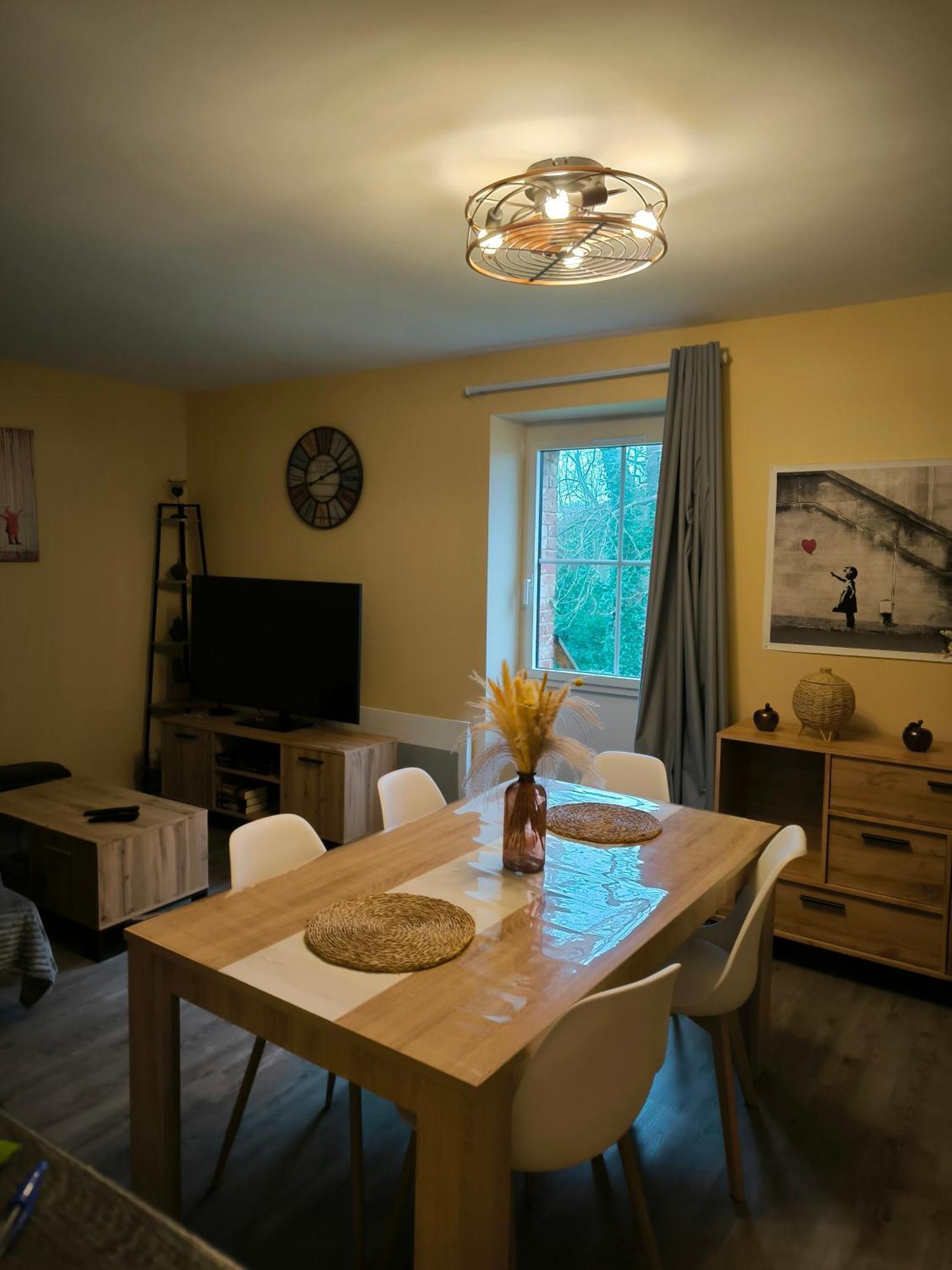 Le Logis Dans La Place De Deux Apartment
